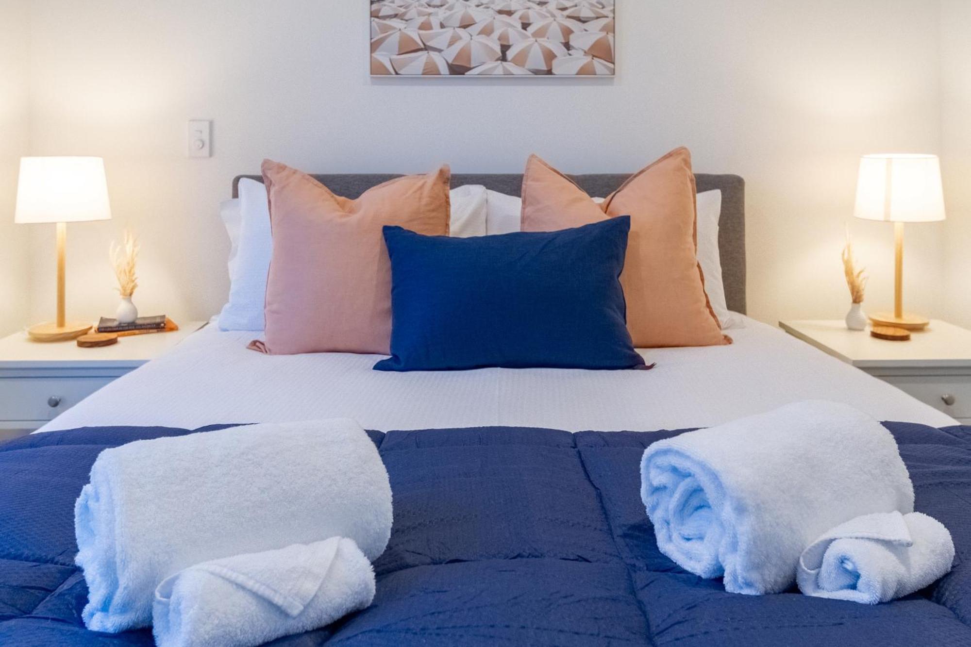 Urban Elegance - 2 Bed, 2 Bath In The Cbd Lägenhet Christchurch Exteriör bild